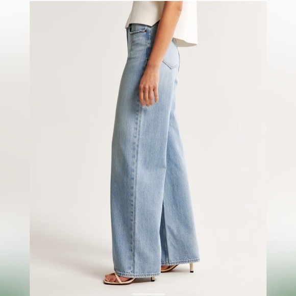 Abercrombie & Fitch Light Wash Soft - The Wide Leg 19 Long Jeans - NWT - Picture 4 of 5